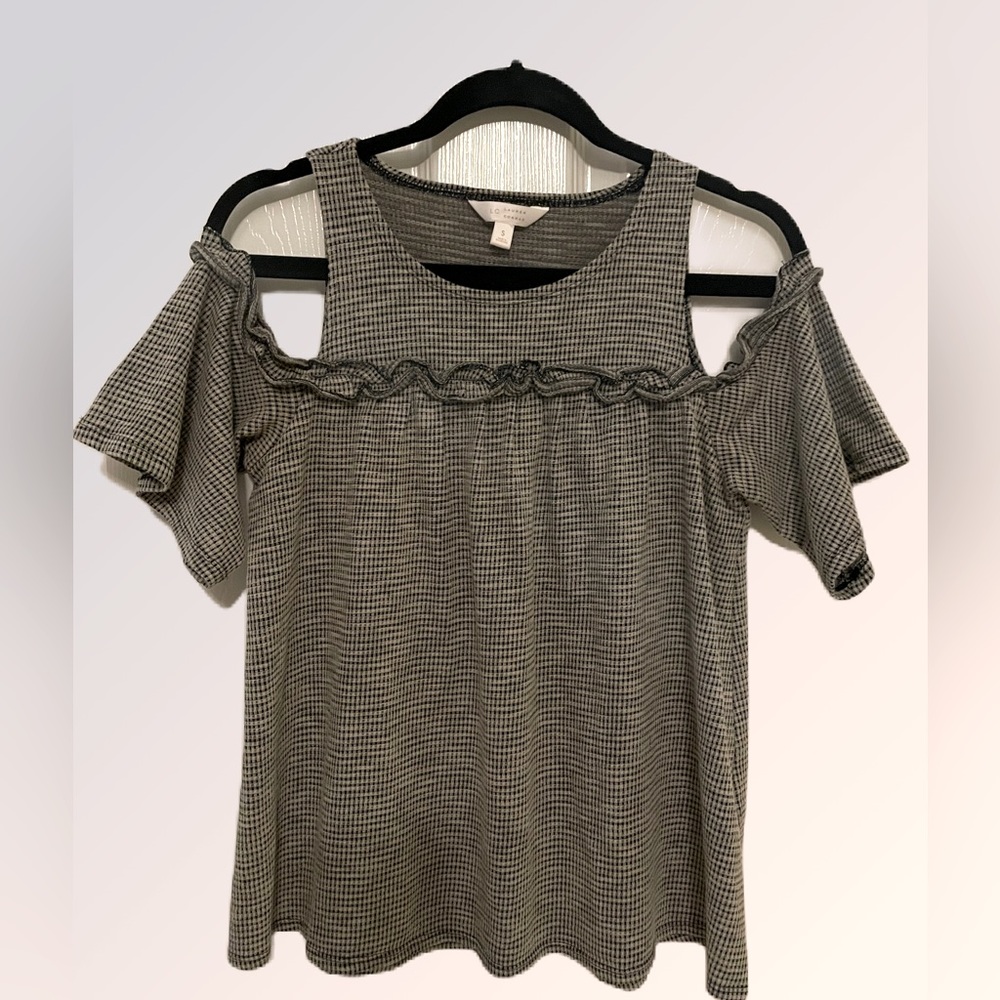 Cold shoulder, baby doll style top.